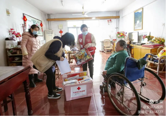 中国造血干细胞捐献者资料库湖北分库党支部开展“与爱同行送温暖”（一）393.png